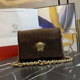 專櫃爆款【VERSACE】範思哲磨砂皮燙鑽款，手感特别舒适二隔層加大容量！鍊條挎