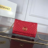 範思哲Versace 新款繡花希臘神話中 杜美莎頭像logo以璀璨奪目版本展現姚