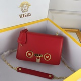 Versace/範思哲2023新秋冬單間女包，采用皮革制成，大膽設計，搭配希臘鑰