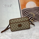 新款Gucci雙G複古相機包方方正正的包形很好搭配衣服~撞包率還蠻低的，包包