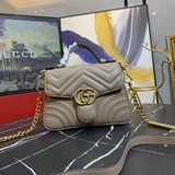 Gucci從上一季就火遍時尚圈的GG Marmont，今年風頭依然不減，标志性的