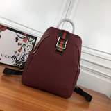 gucci古奇專櫃爆款69022023秋冬專櫃雙肩背包。 進口頭層小牛皮制作、專