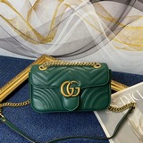 【高品質】gu*ci/古@gg marmont系列鍊帶肩背包，采用頗具結構感的柔
