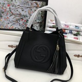 Gucci 經典款式從不落後的版型，一直走在時尚尖端，大氣，休閑，手提斜挎兩用