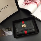 gucciＧ字 系列美到淋漓盡緻無可挑剔瑪格麗特皇後中夾系列裝飾最精美标志。象征