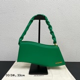 配盒子 jacquemus* 新levague波浪紋腋下包獨特的波浪包身設計