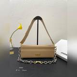 配盒子 Jacquemus* 新LeVague鍊條腋下包獨特的包身設計 加上斷