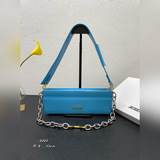 配盒子 Jacquemus* 新LeVague鍊條腋下包獨特的包身設計 加上斷