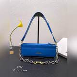 配盒子 Jacquemus* 新LeVague鍊條腋下包獨特的包身設計 加上斷