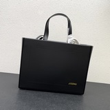 jacquemus 新品 tote 平紋牛皮材質 一改小包路線 新品大包來襲啦
