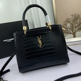 頂級原版狠貨新款 y家 經典款.33828#。采用進口牛皮鳄魚紋制做，可手提和斜