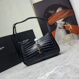 【配盒子】2023春夏新款腋下包le5a7 bag 強推今年的寶藏包包之一！極