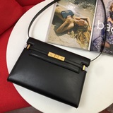 ysl manhattan曼哈頓包。對版鎖扣。對版肩帶金屬橫條。簡約大氣的款