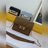 saint laurent，超大容量、進口頭層牛皮，半定型包，原版專櫃五金鎖手感