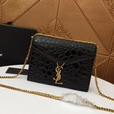 saint laurent新款出貨！又一信封元素的時尚單品低調面世，沒有很浮誇的