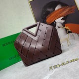 【配送内袋】 爆款 bottega veneta21最新編織镂空三角包， 保留了