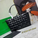 bottega veneta 立體方塊 19小號托特包maxi lntrecci