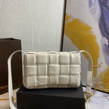 bottega veneta 爆款設計師dabiel lee的新款設計 編織時髦