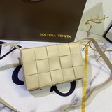 bottega veneta 爆款設計師dabiel lee的新款設計 編織時髦