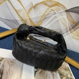 bottega veneta#最新設計編織打結tote包還保留了bv一直原有