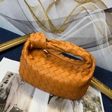 bottega veneta#最新設計編織打結tote包還保留了bv一直原有