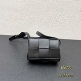B家 新款方格Mini cassette Bag.   還沒出貨就被吹爆的小可愛