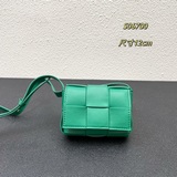 B家 新款方格Mini cassette Bag.   還沒出貨就被吹爆的小可愛