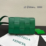 大號26*8*18。b家cassette新款編織 斜挎/四方方的包型搭配經典編織