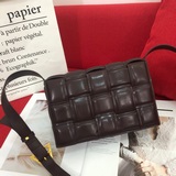 bottega veneta 爆款設計師dabiel lee的新款設計 編織時髦