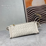 【原版皮高品質】 bottega veneta#最新設計編織三角腋下包還保留了b