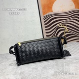 【原版皮高品質】 bottega veneta#最新設計編織三角腋下包還保留了b