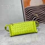 【原版皮高品質】 bottega veneta#最新設計編織三角腋下包還保留了b