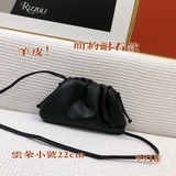 小號 當下最火的雲朵包逆襲之路開始原Ce1ine 設計師出品還是那麼簡約有