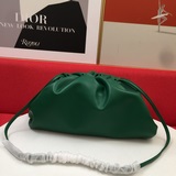 大號 高級感滿屏的bottega veneta.餃子包，它還有一個更溫油的名字叫