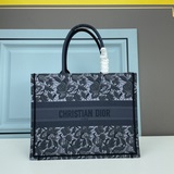 【Di0r Book Tote】多數人消費奢侈品牌首先想到的是買實用型的經典款
