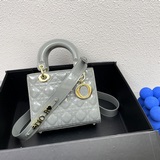 配盒子 四格，漆皮，Lady定制 Dior 淩格紋牛皮革翻蓋式手袋，搭配鍊條。U