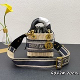 新款竹編織包今日分享·Dior21高品質新款編織菜籃子包自迪奧 Dior Dio