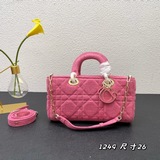 D-joy牛仔布系列，夏日必備單品，精緻的彩色字母吊飾，美得像藝術品，包包自帶