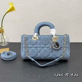 D-joy牛仔布系列，夏日必備單品，精緻的彩色字母吊飾，美得像藝術品，包包自帶