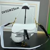 Dior Oblique Saddle Bag（全皮絲印白拼黑肩帶）馬鞍包采用白