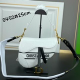 Dior Oblique Saddle Bag（全皮絲印白拼黑肩帶）馬鞍包采用白