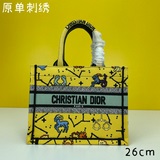 小號布料刺繡26.5cmBOOK TOTE 手袋這款 Book Tote 手袋由