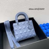 配盒子。四格，Lady定制 Dior 磨砂新品立體淩格紋牛皮革翻蓋式手袋，搭配