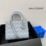 配盒子 五格，Lady定制 Dior 磨砂新品立體淩格紋牛皮革翻蓋式手袋，搭配