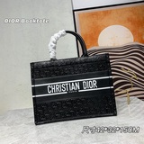 Dior 最新款Book Tote小牛皮手提包印花購物袋 綴以超現實主義印花圖案