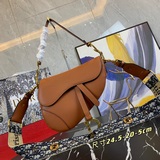 【配精品禮盒】大號 尺寸：24.5 x 20 x 5 公分Be a classi