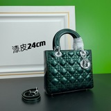Di0r Ultra-matte  SO BLACK暗黑系的戴妃包連同五金鍊