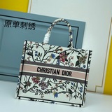 【Di0r Book Tote】多數人消費奢侈品牌首先想到的是買實用型的經典款