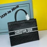 Dior 最新款Book Tote小牛皮手提包印花購物袋 綴以超現實主義印花