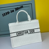 Dior 最新款Book Tote小牛皮手提包印花購物袋 綴以超現實主義印花